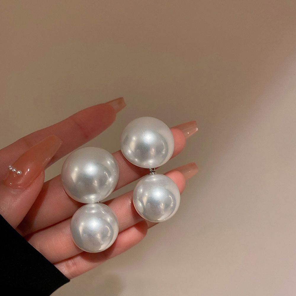 Pearl Earrings showcase