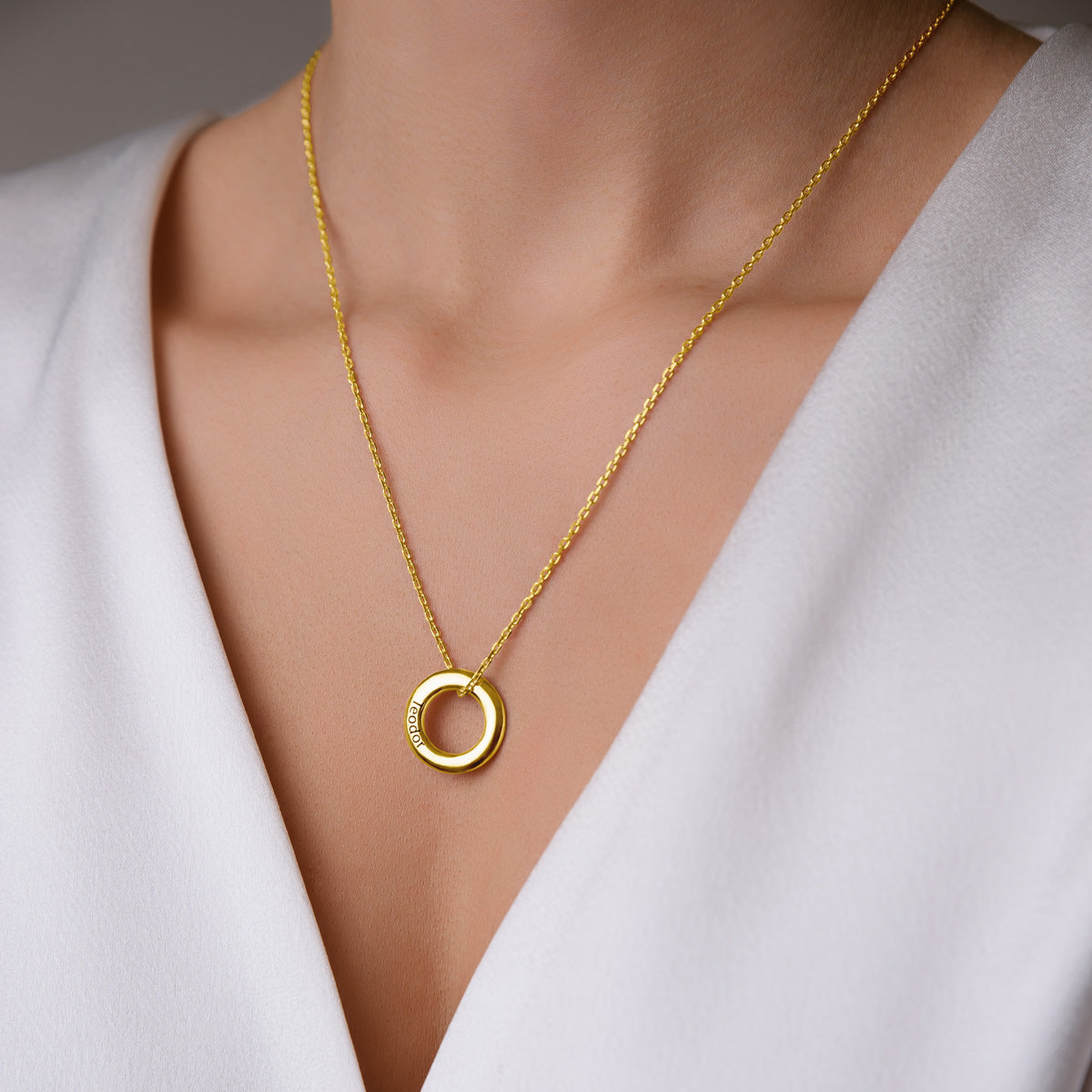 Out Circle Pendant Necklace