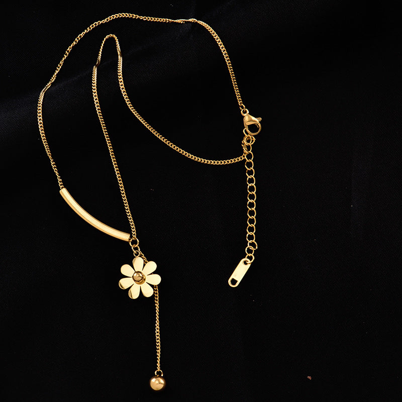 Floral Daisy Charm Necklace