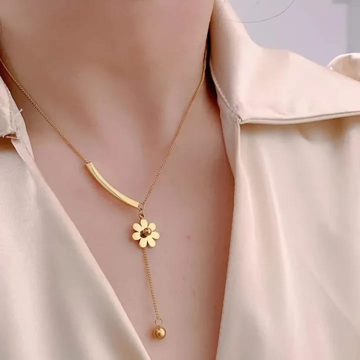 Floral Daisy Charm Necklace