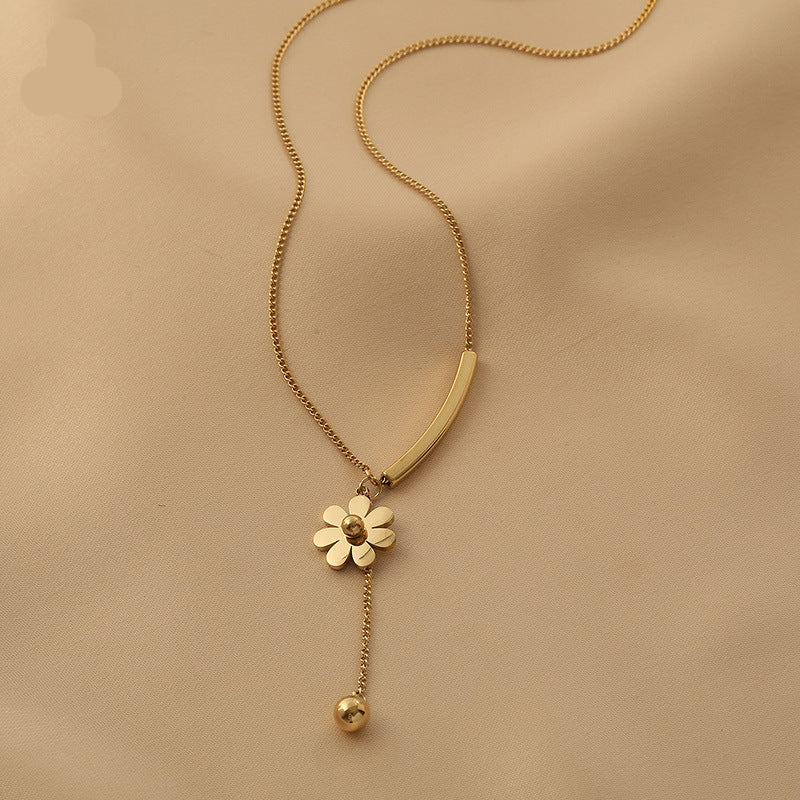 Floral Daisy Charm Necklace